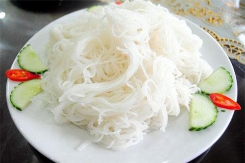 Lướt qua biết ngay bún ngon không chứa hàn the: Dành 1 phút đọc để không bị người bán hàng "qua mặt"