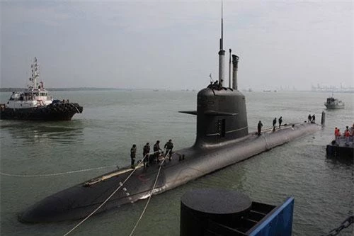 Theo hãng tin quốc gia Philippines, Hải quân Philippines đang bày tỏ sự quan tâm tới tàu ngầm lớp Scorpene được thiết kế và sản xuất bởi Pháp. Đáng chú ý, trước đó, Bộ Quốc phòng Philippines bày tỏ thái độ tương tự với tàu ngầm Kilo của Nga, các thiết kế của Hàn Quốc, Đức trong chương trình xây dựng lực lượng tàu ngầm. Nguồn ảnh: Wikipedia