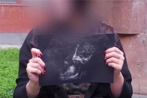 Người "trở về từ năm 3500" tuyên bố có thai với người ngoài hành tinh và nói về kết cục thế giới