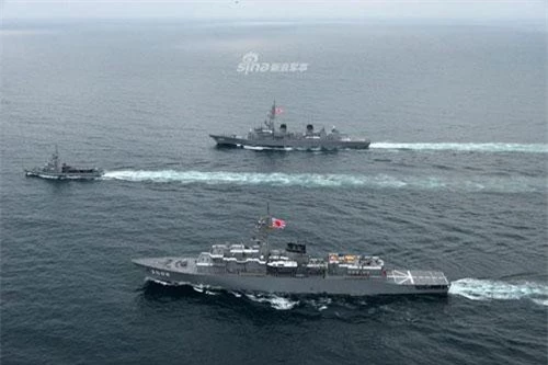 Trung tuần tháng 7 vừa rồi, Lực lượng Phòng vệ Trên biển Nhật Bản đã có chuyến hành trình vượt Đại Tây Dương tới Ecuador với hai tàu chiến bao gồm một khu trục hạm và một tàu huấn luyện. Nguồn ảnh: Sina.