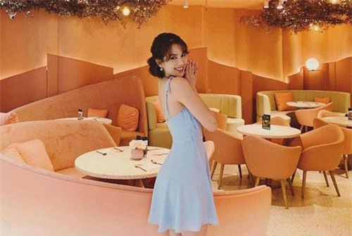 Tháng cô hồn, mặc các màu nhã nhặn sao cho đẹp và nổi thì hãy học hỏi các sao Việt này