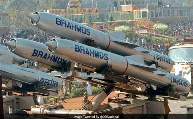 Theo thông tin được truyền thông Ấn Độ đăng tải, Thái Lan đang đàm phán với quốc gia này về việc mua các tên lửa BrahMos. Nếu thành công, Thái Lan sẽ là quốc gia đầu tiên trên thế giới nhập khẩu tên lửa hành trình siêu âm "Make in India". Nguồn ảnh: DDnational.