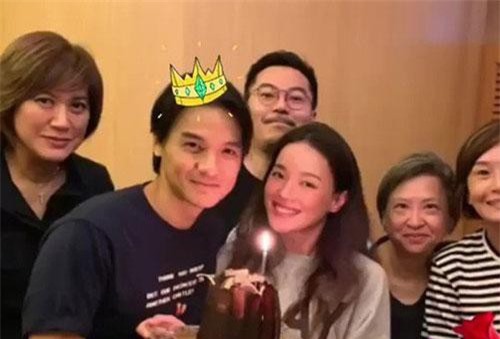 Hậu tin đồn hôn nhân rạn nứt, Thư Kỳ bất ngờ tổ chức sinh nhật Phùng Đức Luân bước sang tuổi 45