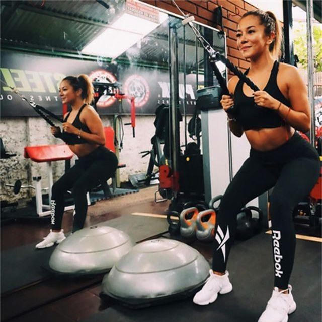 Ngắm nhan sắc "thượng thừa" của mỹ nữ đã phũ phàng từ chối Alexis Sanchez