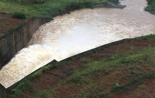 Nước ngập nhà máy thuỷ điện, nhiều công nhân may mắn thoát chết