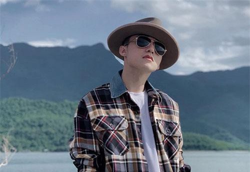 Sơn Tùng M-TP lại trêu Sky nữa rồi, đăng ảnh "sống ảo" ở Huế nhưng phía dưới caption lại hướng về Hà Nội là sao?