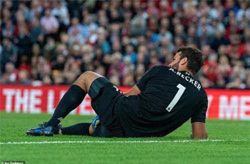 Liverpool nhận tin 'sét đánh' trong trận ra quân tưng bừng ở Premier League