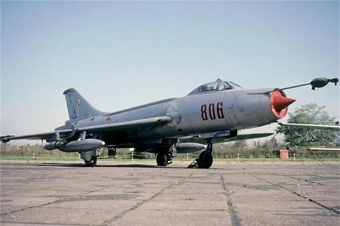 Khám phá 5 thế hệ tạo dựng huyền thoại máy bay Sukhoi - Hình 5 Kham pha 5 the he tao dung huyen thoai may bay Sukhoi-Hinh-5