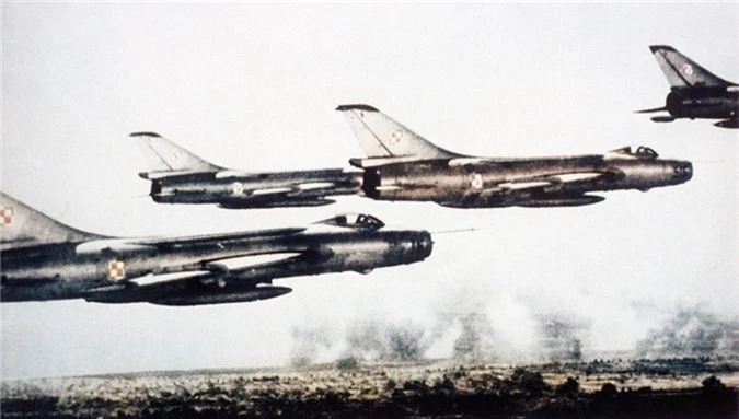 Khám phá 5 thế hệ tạo dựng huyền thoại máy bay Sukhoi - Hình 6 Kham pha 5 the he tao dung huyen thoai may bay Sukhoi-Hinh-6
