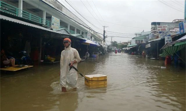 Ngày thứ 8 Phú Quốc ngập lụt: Lũ rút dần, tiếp tục sơ tán dân - 4