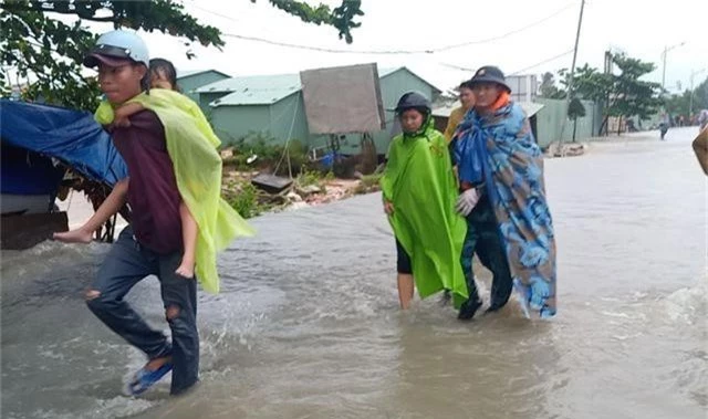 Ngày thứ 8 Phú Quốc ngập lụt: Lũ rút dần, tiếp tục sơ tán dân - 8
