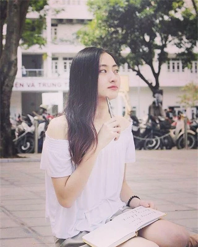 So nhan sắc mặt mộc của Hoa hậu Đỗ Mỹ Linh và Lương Thuỳ Linh - 14