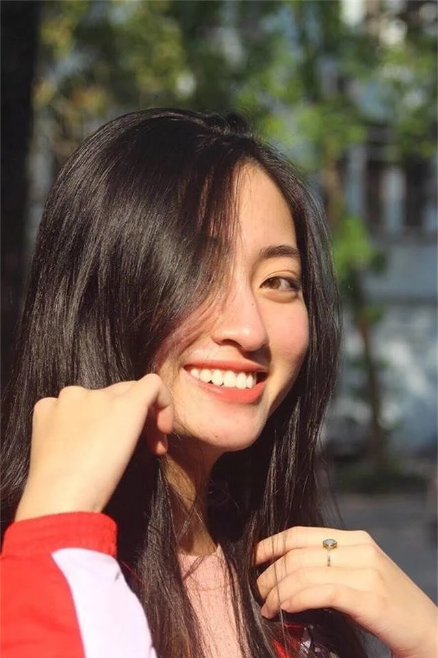 So nhan sắc mặt mộc của Hoa hậu Đỗ Mỹ Linh và Lương Thuỳ Linh - 17