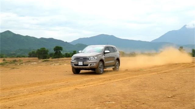  Ford Everest.