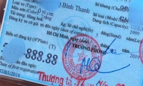 Giấy đăng ký chiếc ô tô con hiệu Kia với BKS cực đẹp 88888.