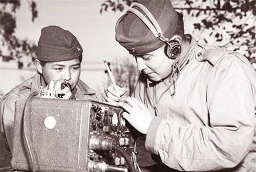 “Mật mã vô địch” và những người hùng thầm lặng