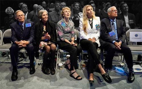 Gia tộc giàu có nhất thế giới kiếm được 4 triệu đô la Mỹ mỗi giờ