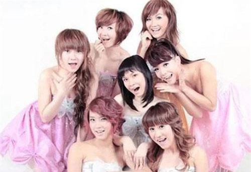 Nhóm Mây Trắng sau gần 20 năm: Người mong mãi chưa có con, người làm mẹ ồn ào khắp mặt báo, người 2 năm 3 đứa