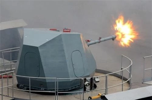  Hỏa lực của con tàu chỉ có một khẩu pháo AK-176MA 76,2mm có tốc độ bắn 120 phát/phút, tầm bắn 15km.  Nguồn ảnh: Wikipedia