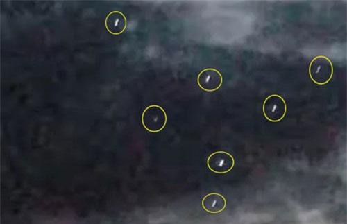 Hàng chục UFO di chuyển trên bầu trời đêm Mỹ