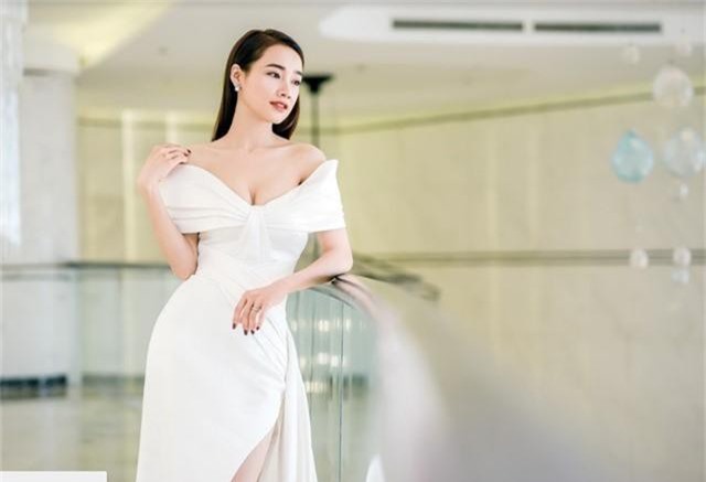 Nhã Phương tươi hết cỡ, xinh đẹp “không góc chết” tại sự kiện