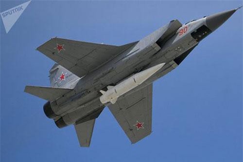 Nga khoe tiêm kích MiG-31K mang tên lửa siêu thanh “bất khả chiến bại”