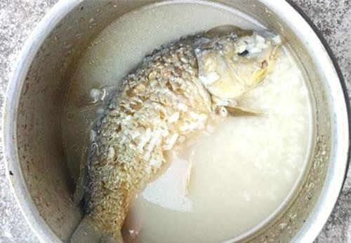 Được mẹ chồng nấu cháo cá chép tẩm bổ khi mang thai, lúc mở vung ra nàng dâu nhận nỗi ám ảnh kinh hoàng