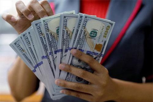 Vì sao tiền Việt Nam vẫn tăng giá bất chấp USD “vọt” mạnh?