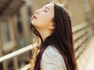 Suốt bữa cơm ở nhà bạn trai trong lần đầu ra mắt, tôi như người mất hồn, tất cả cũng chỉ vì trước đó tôi đã lên giọng mắng mỏ chính bố anh