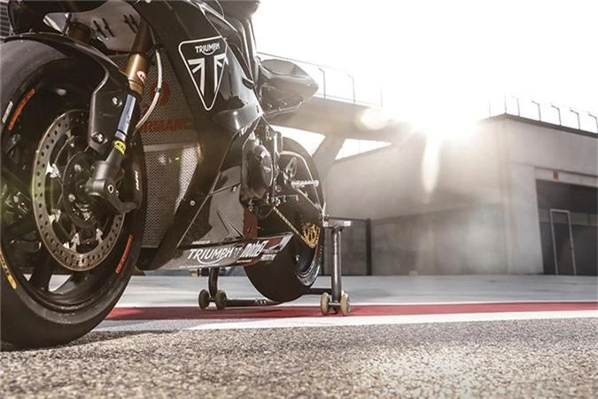 Triumph Daytona 2020 ra mat tai giai dua British MotoGP-Hinh-5