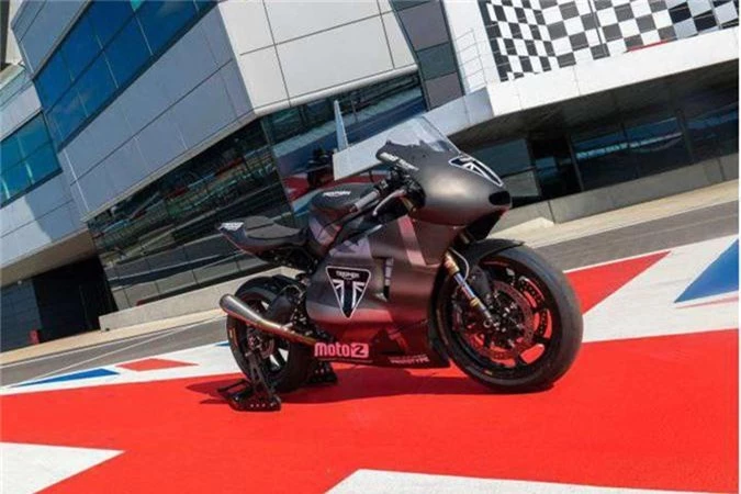 Triumph Daytona 2020 ra mat tai giai dua British MotoGP-Hinh-8