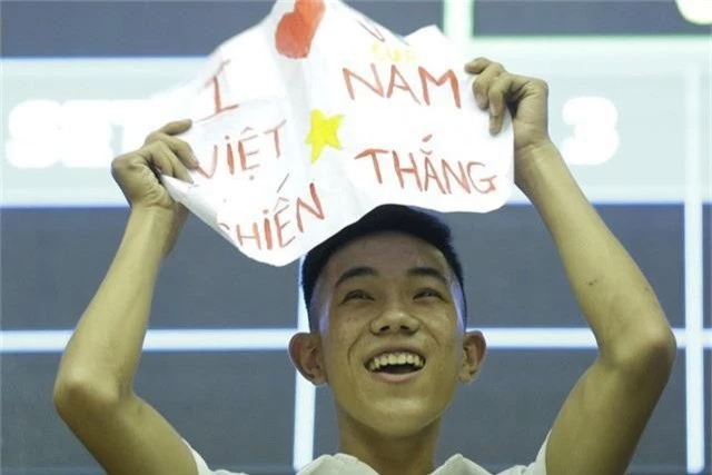 VTV Cup 2019: Khán giả cháy hết mình cùng ĐT Việt Nam trong trận chung kết - Ảnh 8.