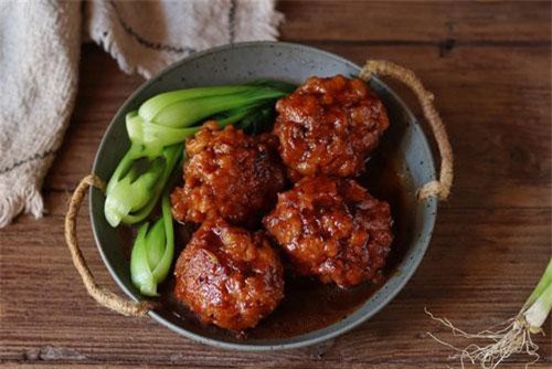 Bé lười ăn thịt, hãy làm ngay món thịt viên rim mặn ngọt đảm bảo không bé nào chê!