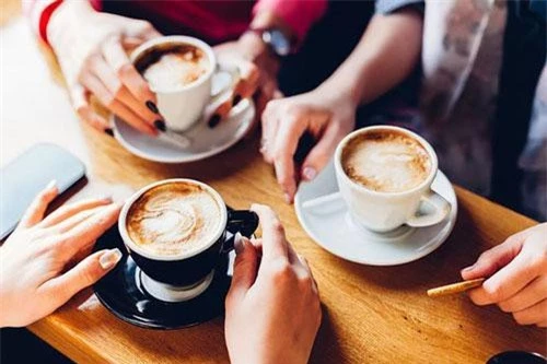 Uống nhiều đồ uống chứa caffeine trong ngày có thể khiến bạn bị đau nửa đầu.