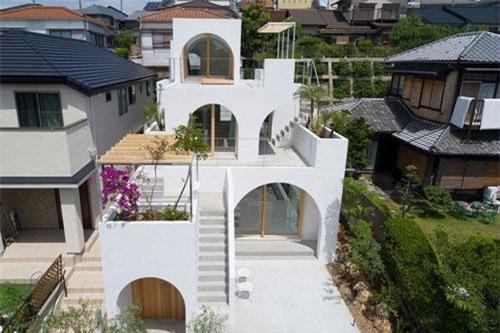 Ngôi nhà có thiết kế mái vòm độc lạ làm sáng bừng cả khu phố