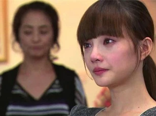 Con dâu bụng vượt mặt mẹ chồng vẫn bắt phơi nắng rửa 15 mâm bát, nàng dâu chỉ nhẹ nhàng xử lý thế này
