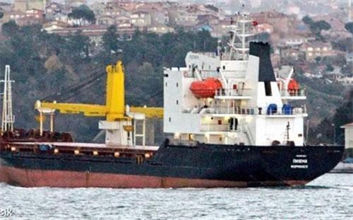 Tàu vận tải Nga chở đầy bom có sức công phá lớn cập cảng Syria