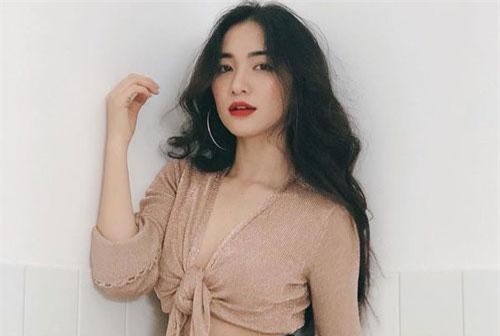 Học Hòa Minzy cách cải thiện làn da mụn chỉ bằng 4 chai nước lọc mỗi ngày