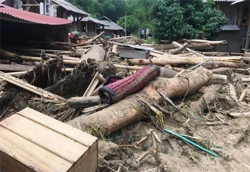 Cơn lũ kinh hoàng bất ngờ ập đến khiến người dân Sa Ná, xã Na Mèo không kịp trở tay.