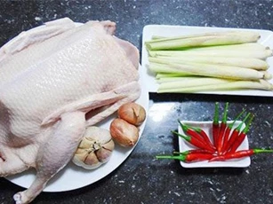 Luộc vịt cứ thả thêm 1 thứ này để "xóa sạch" mùi hôi, thịt thơm mềm hơn cả ngoài hàng