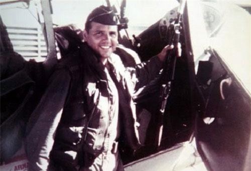 Phi công Mỹ từng nhận lệnh phóng 24 tên lửa nhằm vào UFO