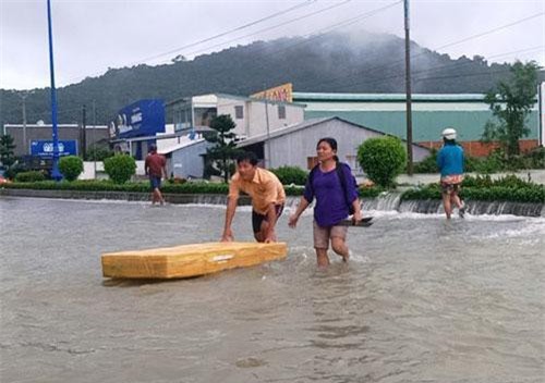 Vì sao Phú Quốc hứng chịu mưa lũ "khốc liệt" nhất trong vòng 41 năm qua?