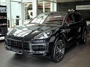 Porsche Cayenne Turbo mới hơn 9 tỷ đồng tại Việt Nam