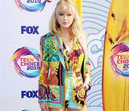 Thảm đỏ Teen Choice Award 2019: Taylor Swift nổi bật giữa dàn minh tinh trẻ, nàng thơ của Sơn Tùng gây thất vọng vì nhan sắc