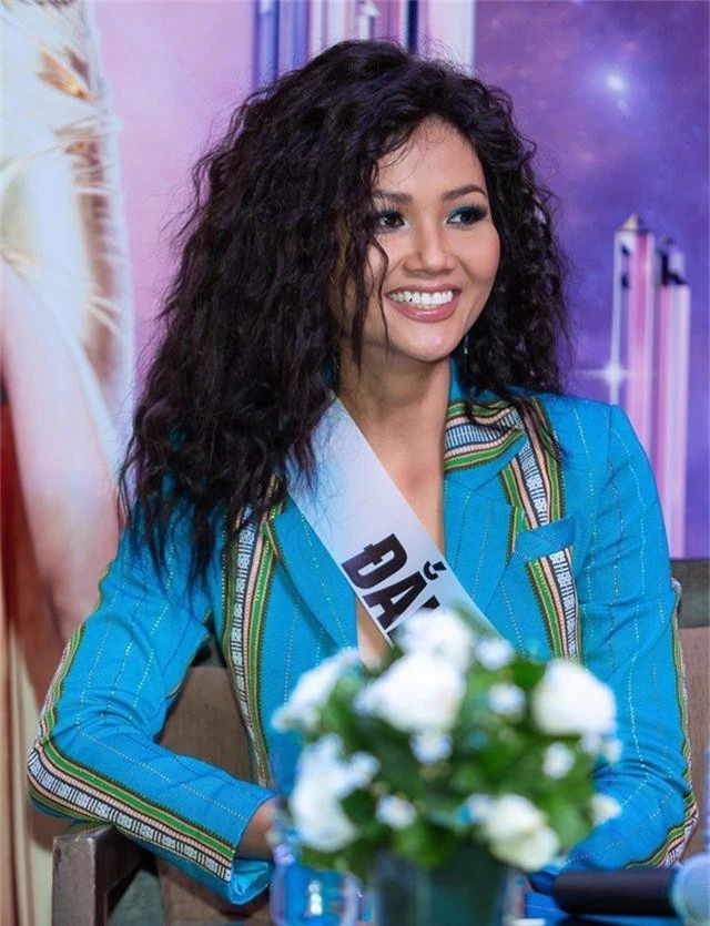 Hoa hậu H’hen Niê gây chú ý với hình ảnh “cô gái tóc xù” - 10