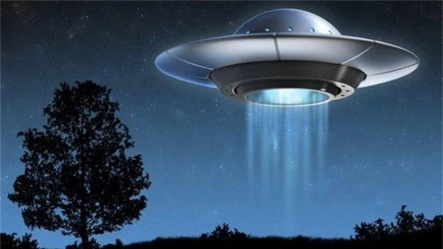 Lo dien nhung phi cong dac biet tung cham tran UFO-Hinh-2