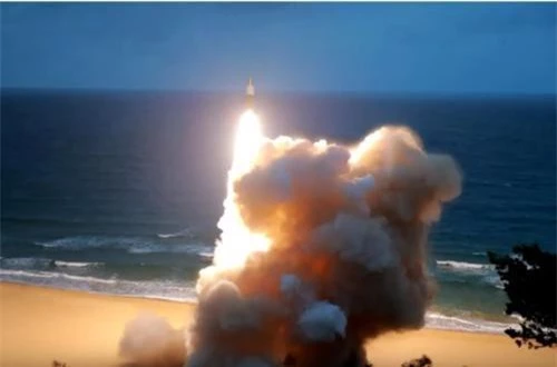  Hiện chưa rõ liệu tên lửa đạn đạo của Triều Tiên có khả năng mang đầu đạn hạt nhân hay không? Nguồn ảnh: CACC