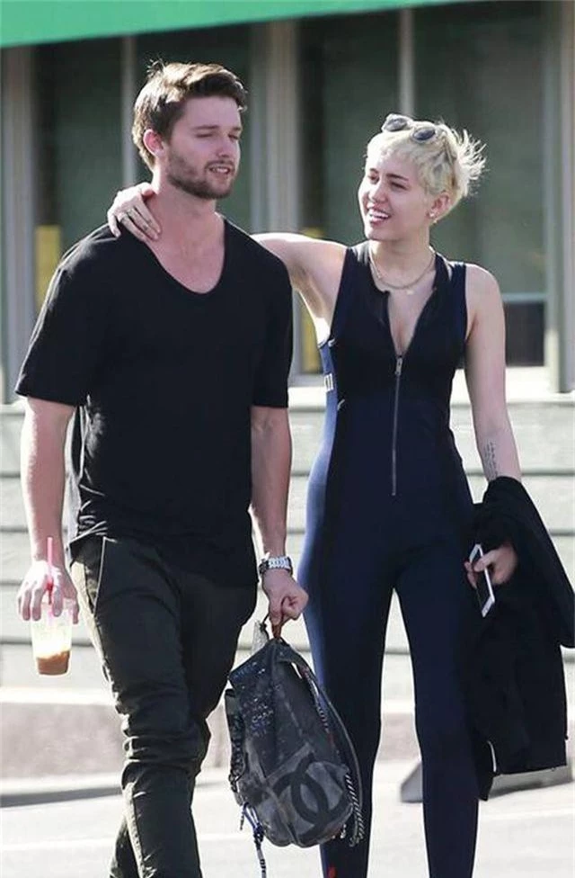 Nuối tiếc hành trình 10 năm yêu nhau của Miley Cyrus và Liam Hemsworth - 6