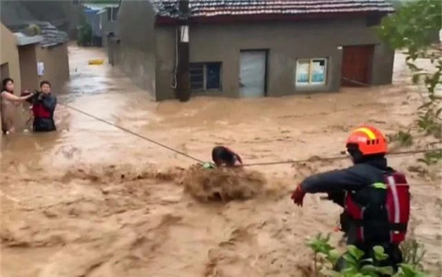 Siêu bão Lekima đổ bộ Trung Quốc: 32 người chết, 16 người mất tích - 4