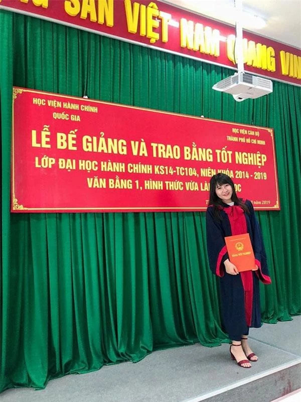 Em gái Yến Xuân trong lễ tốt nghiệp.